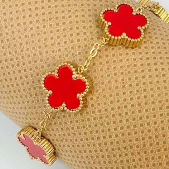 Red Five Leaf Clover Bracelet - Picture 2 of 3
